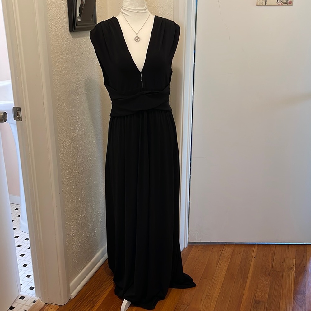 This dress!  Halston Heritage formal evening gown in black size XL!